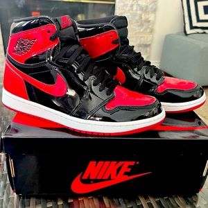 Nike Air Jordan 1 Retro High OG size 9 Black/Varsity Red-white